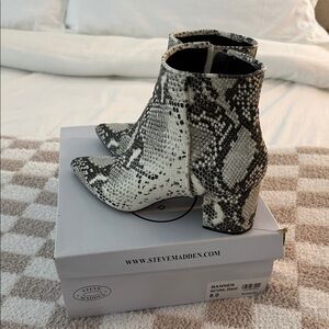 Steve Madden Banner natural snake booties size 8
